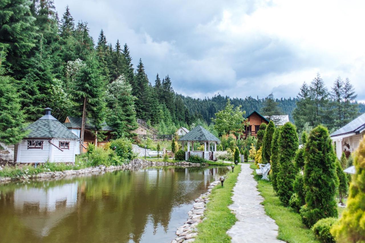 Hotel Vedmezhyi Dvir Boekovel Buitenkant foto