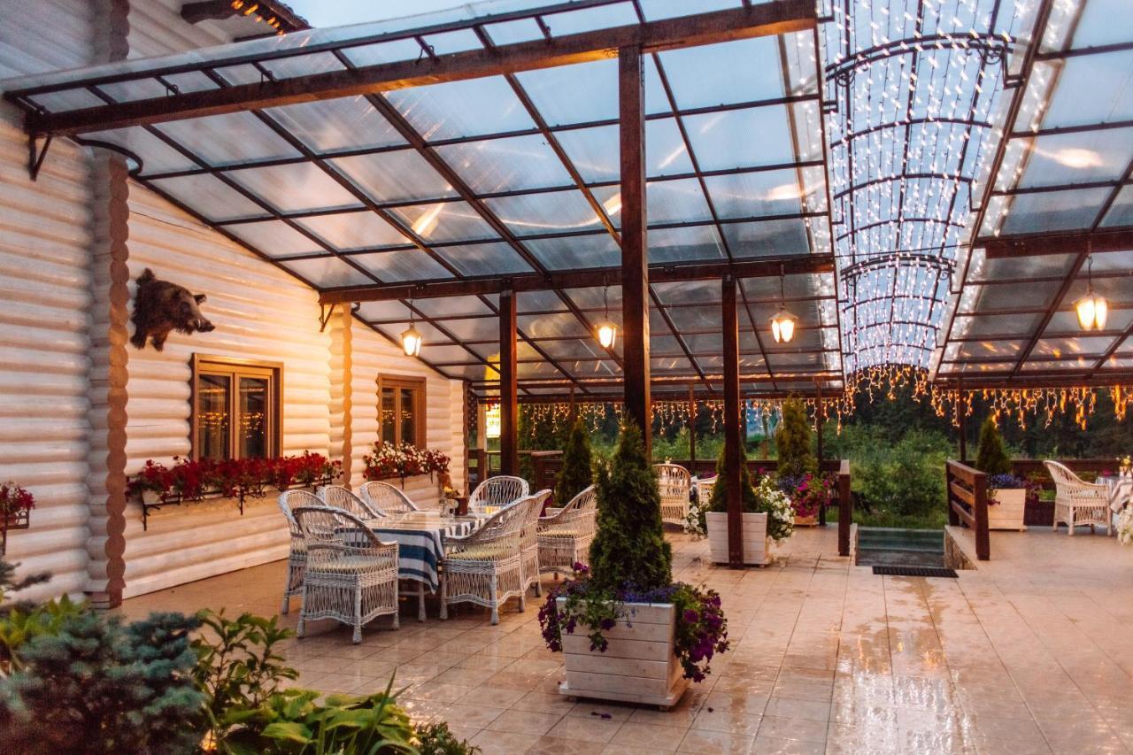 Hotel Vedmezhyi Dvir Boekovel Buitenkant foto