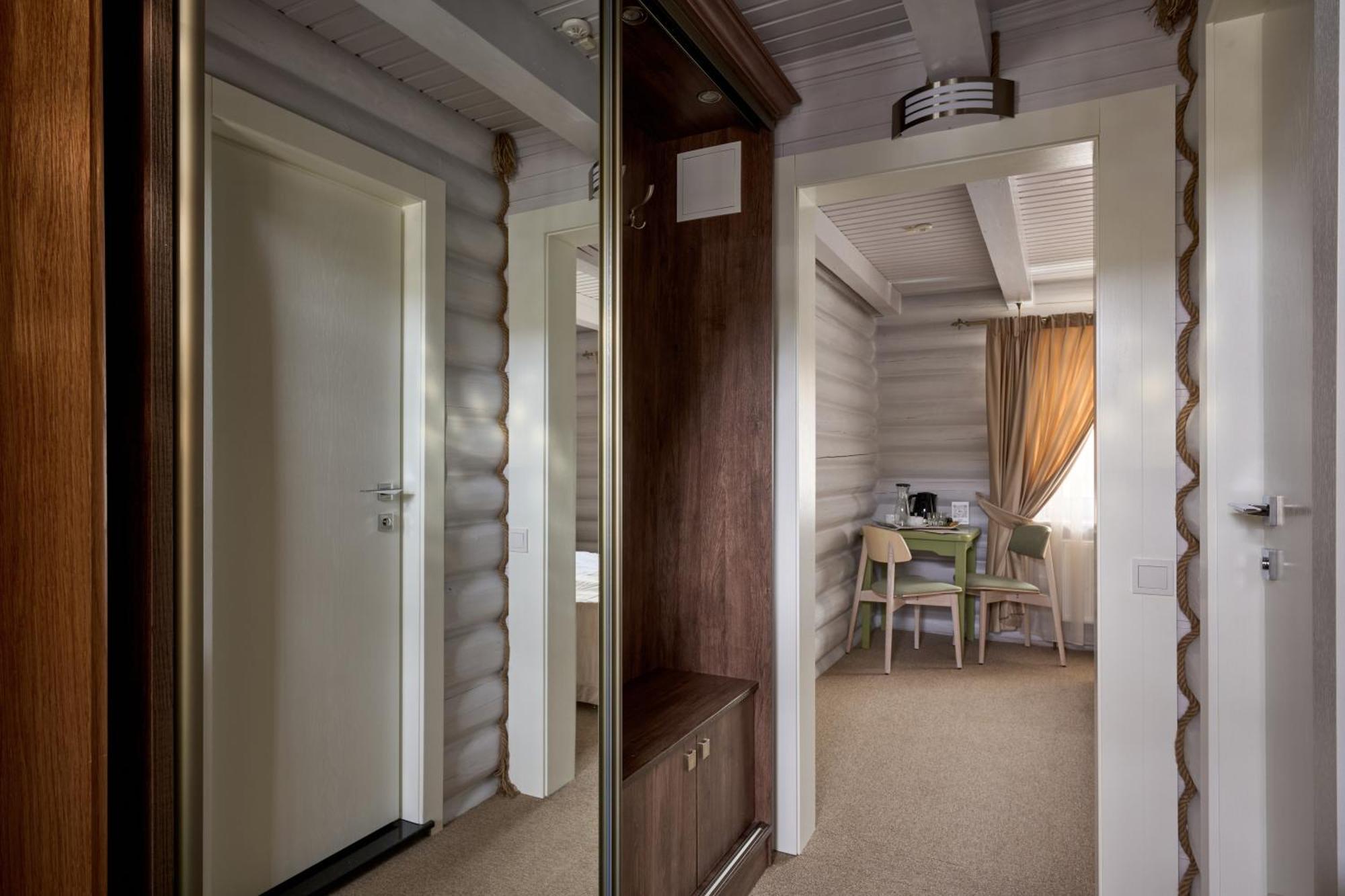 Hotel Vedmezhyi Dvir Boekovel Buitenkant foto