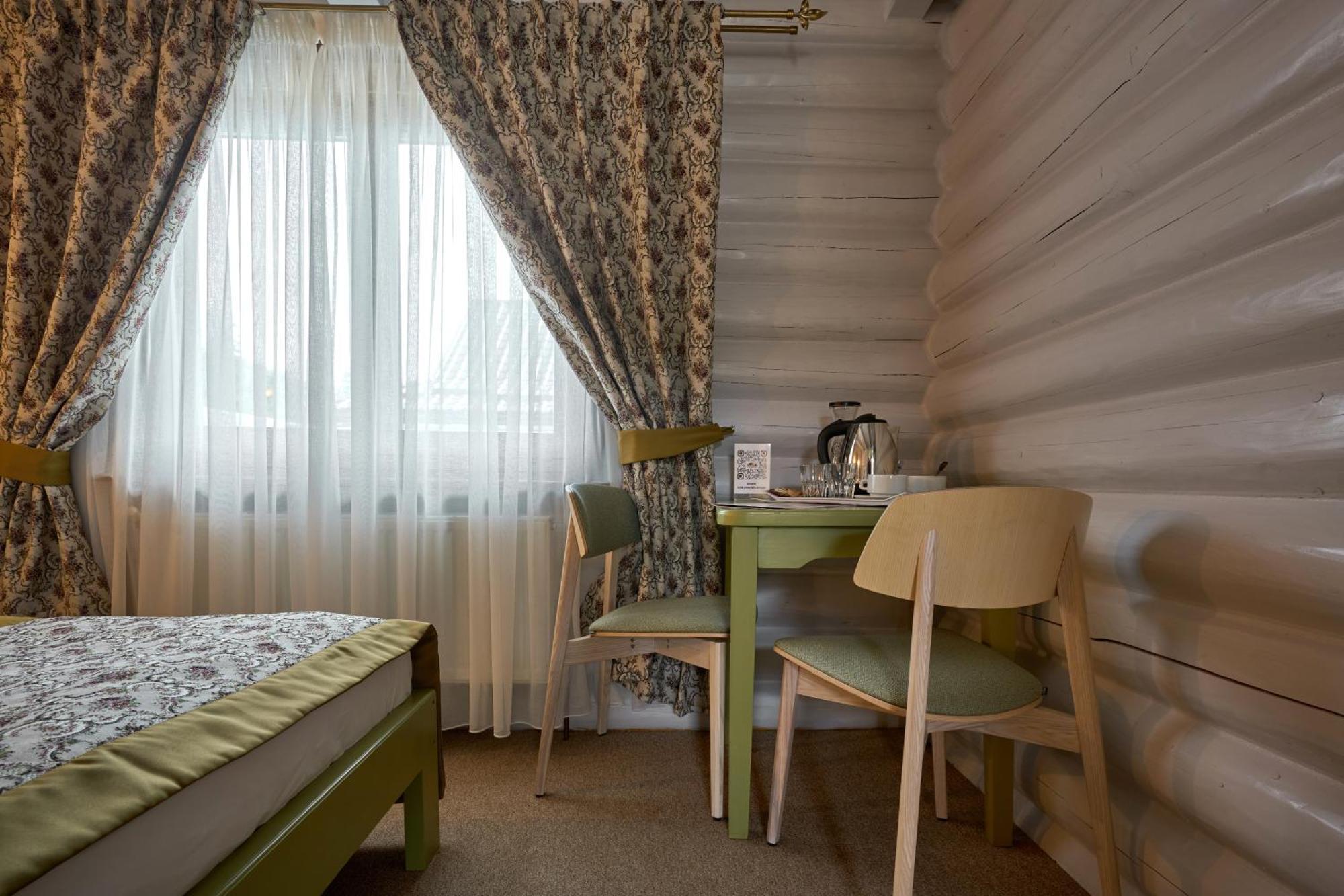 Hotel Vedmezhyi Dvir Boekovel Buitenkant foto