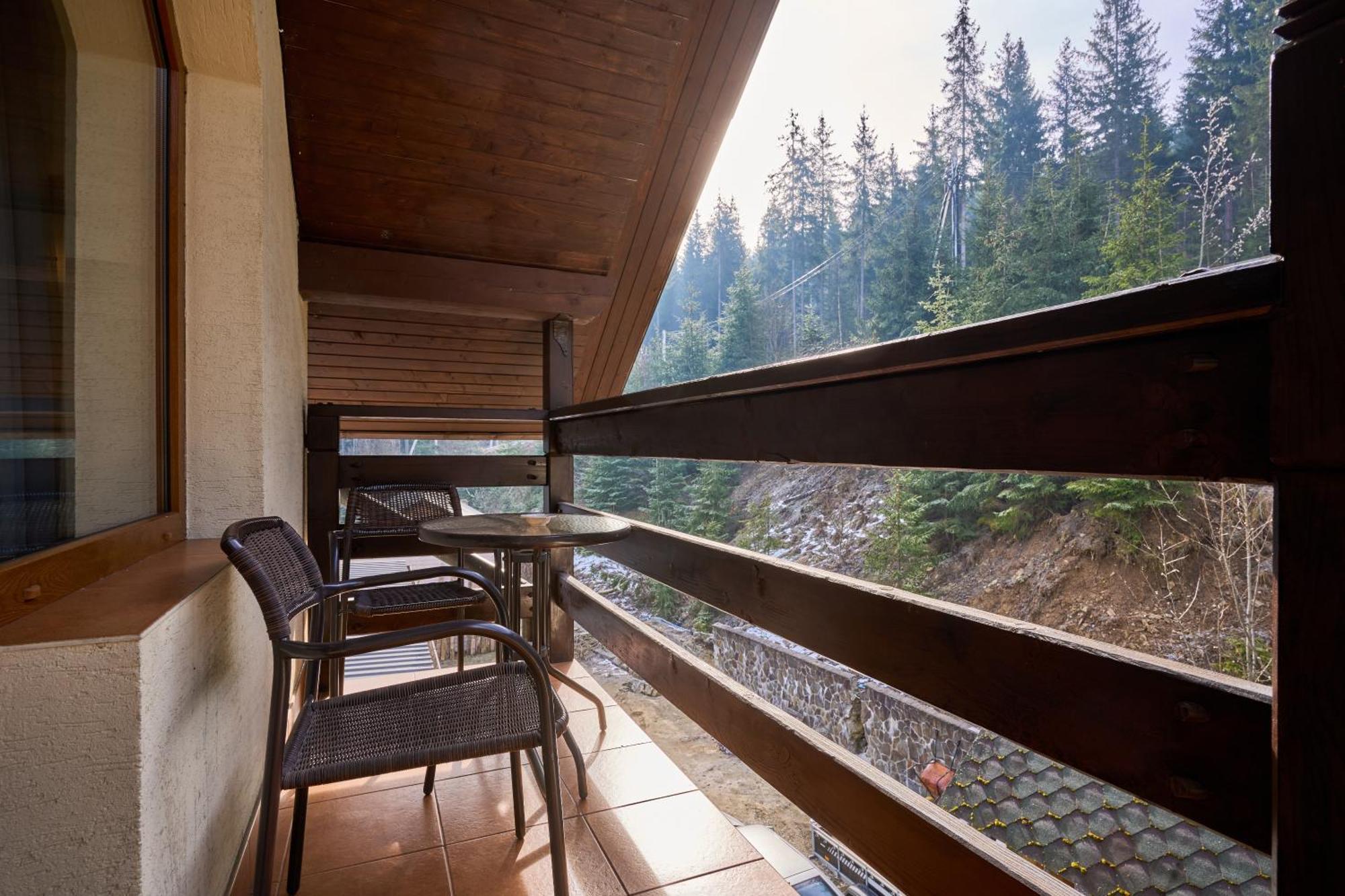 Hotel Vedmezhyi Dvir Boekovel Buitenkant foto