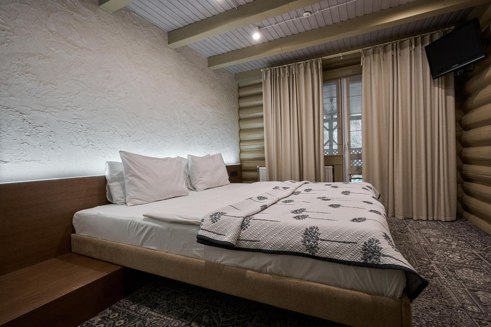 Hotel Vedmezhyi Dvir Boekovel Buitenkant foto