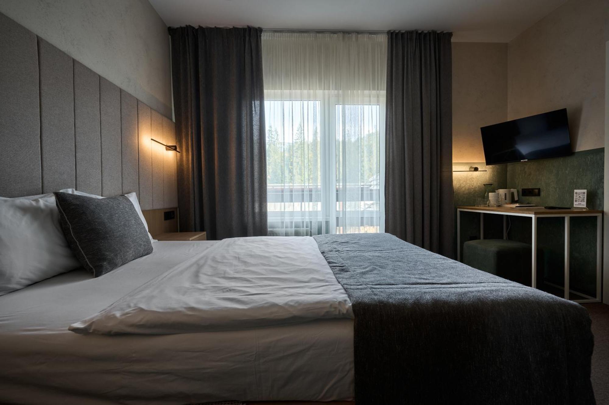 Hotel Vedmezhyi Dvir Boekovel Buitenkant foto